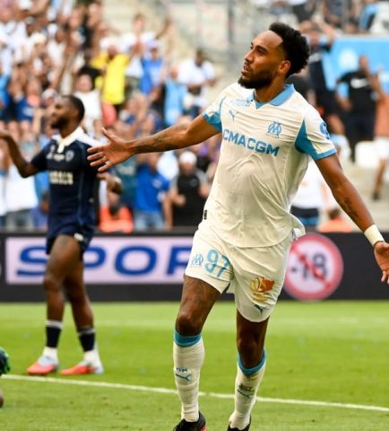 Marseille-takes-back-colors-Aubameyang-shines-against-Paris-FC